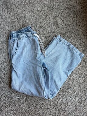GAP Light Wash Wide Leg Jeans